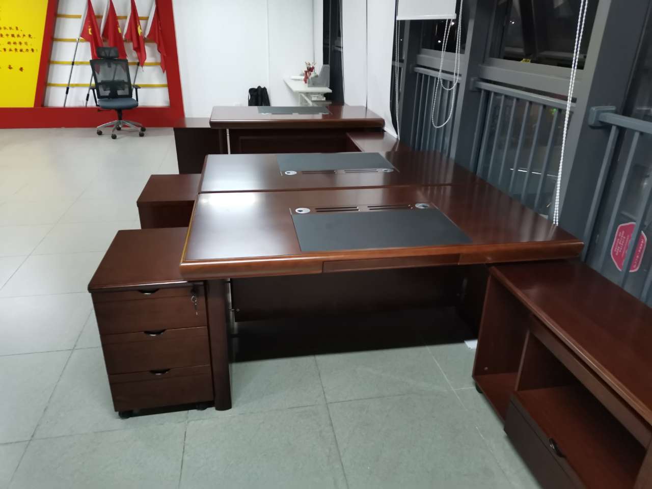 實木辦公家具要怎么搭配？